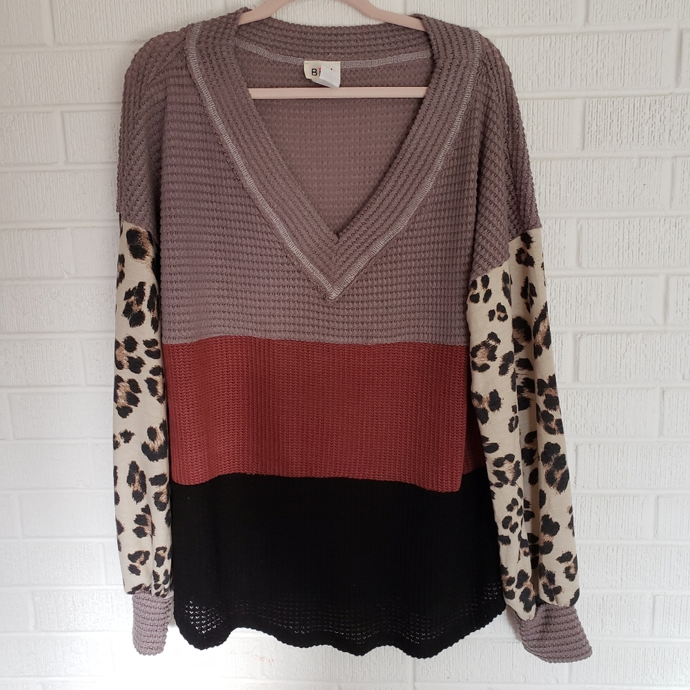Long sleeve shirt with blocking